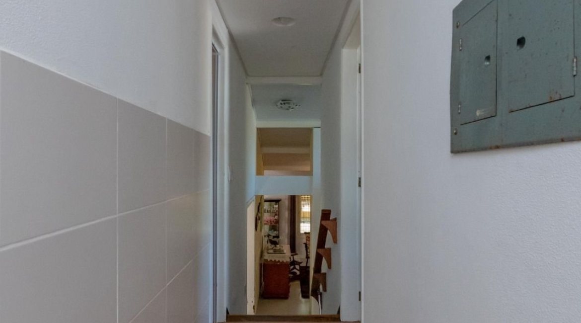 Casa à venda com 180m², 3 dormitórios, 1 suíte, 2 vagas, no bairro Ipanema em Porto Alegre