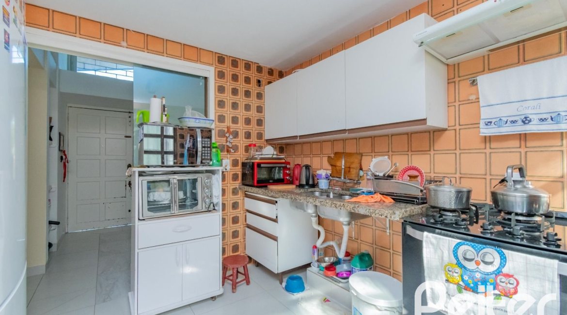 Casa à venda com 180m², 3 dormitórios, 1 suíte, 2 vagas, no bairro Ipanema em Porto Alegre