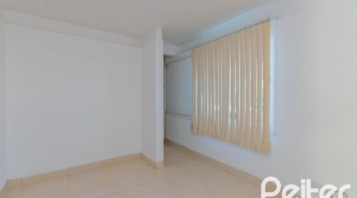 Casa à venda com 180m², 3 dormitórios, 1 suíte, 2 vagas, no bairro Ipanema em Porto Alegre