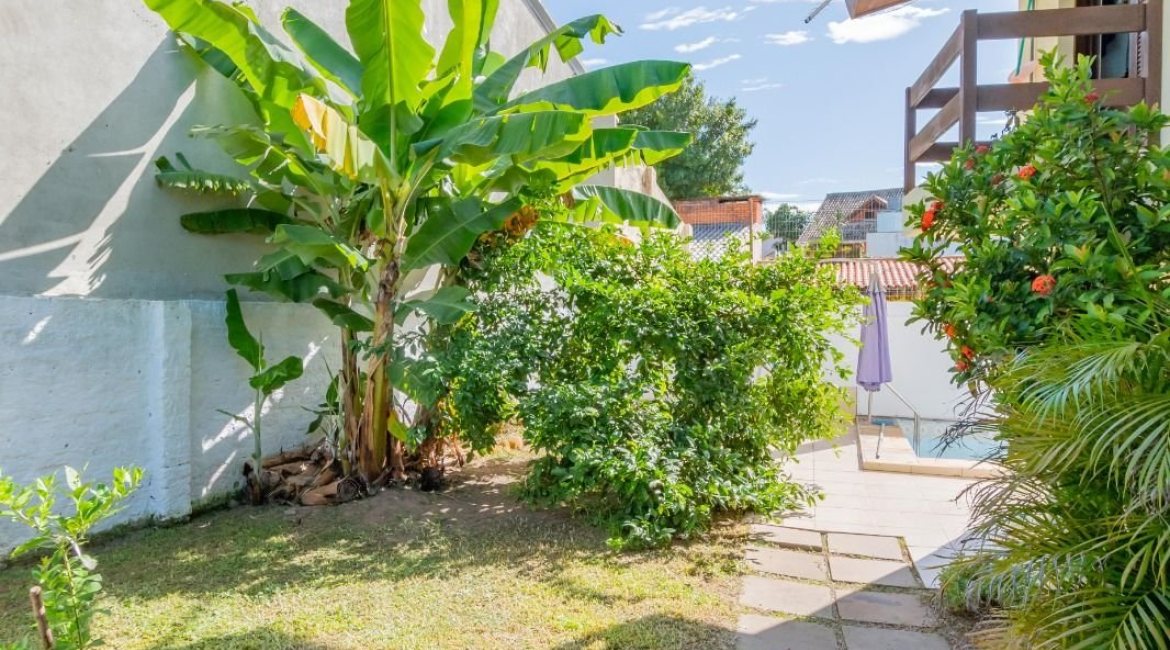 Casa à venda com 180m², 3 dormitórios, 1 suíte, 2 vagas, no bairro Ipanema em Porto Alegre