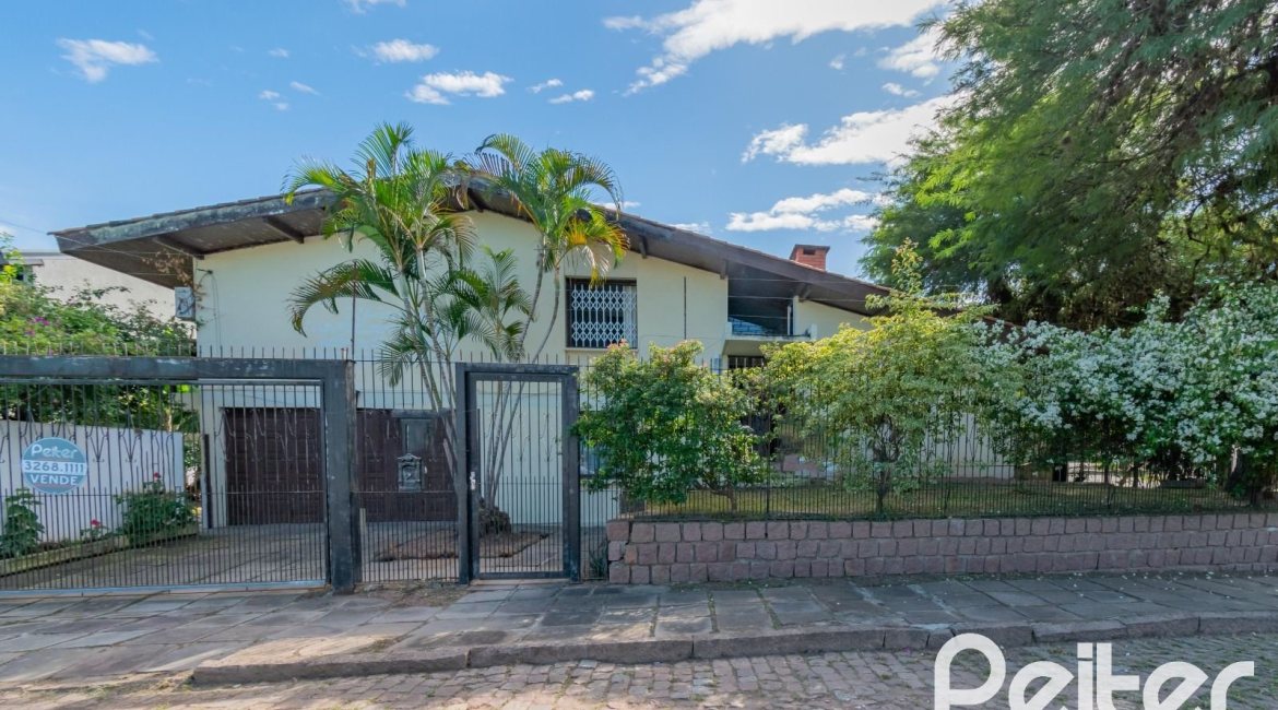 Casa à venda com 180m², 3 dormitórios, 1 suíte, 2 vagas, no bairro Ipanema em Porto Alegre