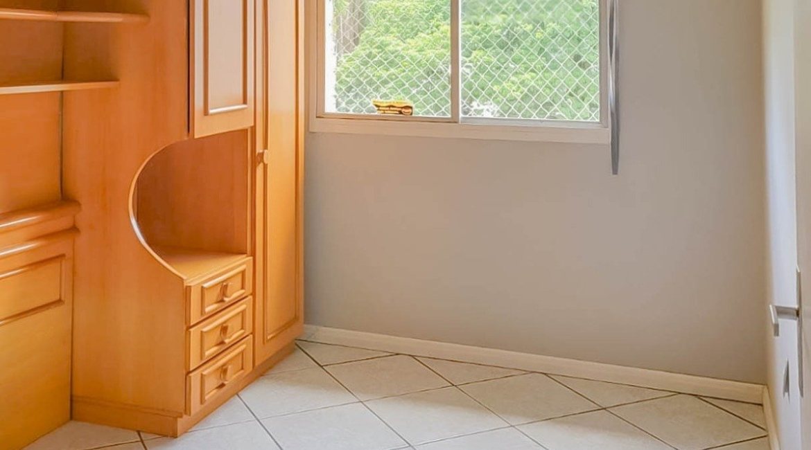 Apartamento à venda com 76m², 3 dormitórios, 1 vaga, no bairro Cristal em Porto Alegre