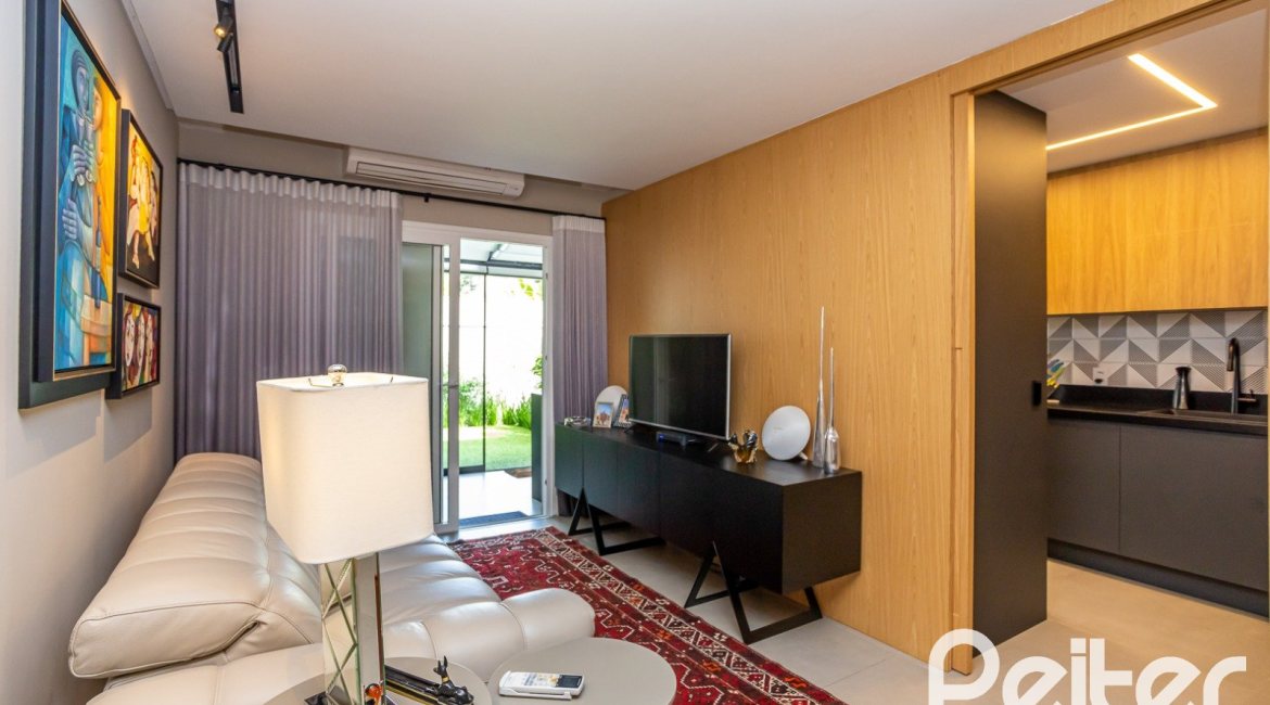 Casa em Condomínio à venda com 240m², 3 dormitórios, 1 suíte, 2 vagas, no bairro Tristeza em Porto Alegre