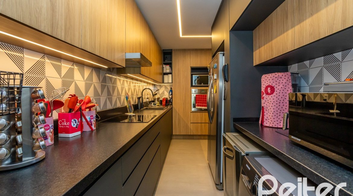 Casa em Condomínio à venda com 240m², 3 dormitórios, 1 suíte, 2 vagas, no bairro Tristeza em Porto Alegre