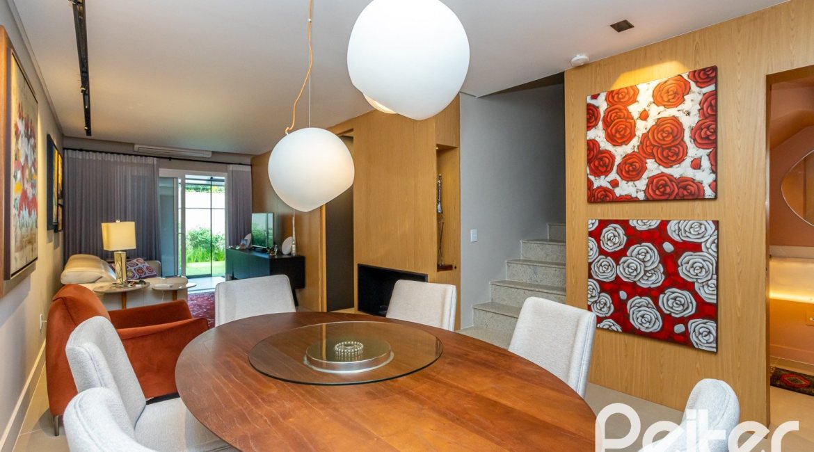 Casa em Condomínio à venda com 240m², 3 dormitórios, 1 suíte, 2 vagas, no bairro Tristeza em Porto Alegre