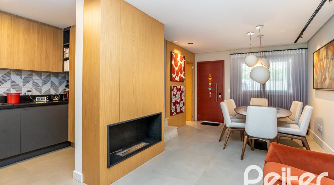 Casa em Condomínio à venda com 240m², 3 dormitórios, 1 suíte, 2 vagas, no bairro Tristeza em Porto Alegre