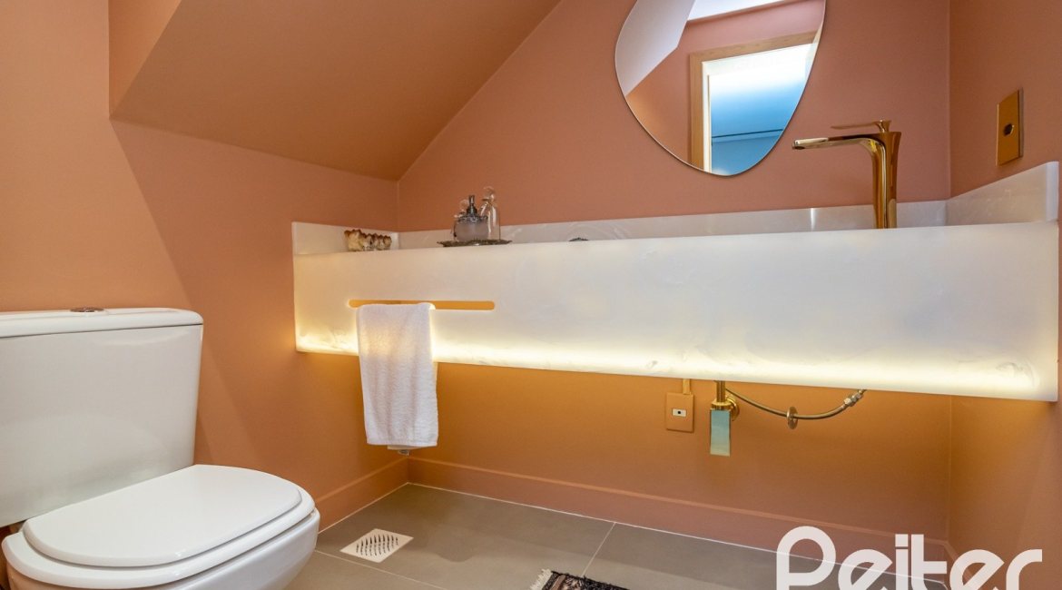 Casa em Condomínio à venda com 240m², 3 dormitórios, 1 suíte, 2 vagas, no bairro Tristeza em Porto Alegre