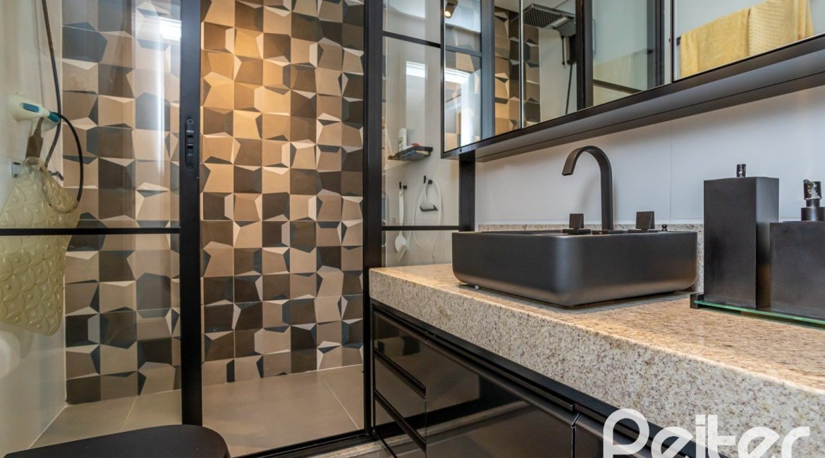 Casa em Condomínio à venda com 240m², 3 dormitórios, 1 suíte, 2 vagas, no bairro Tristeza em Porto Alegre