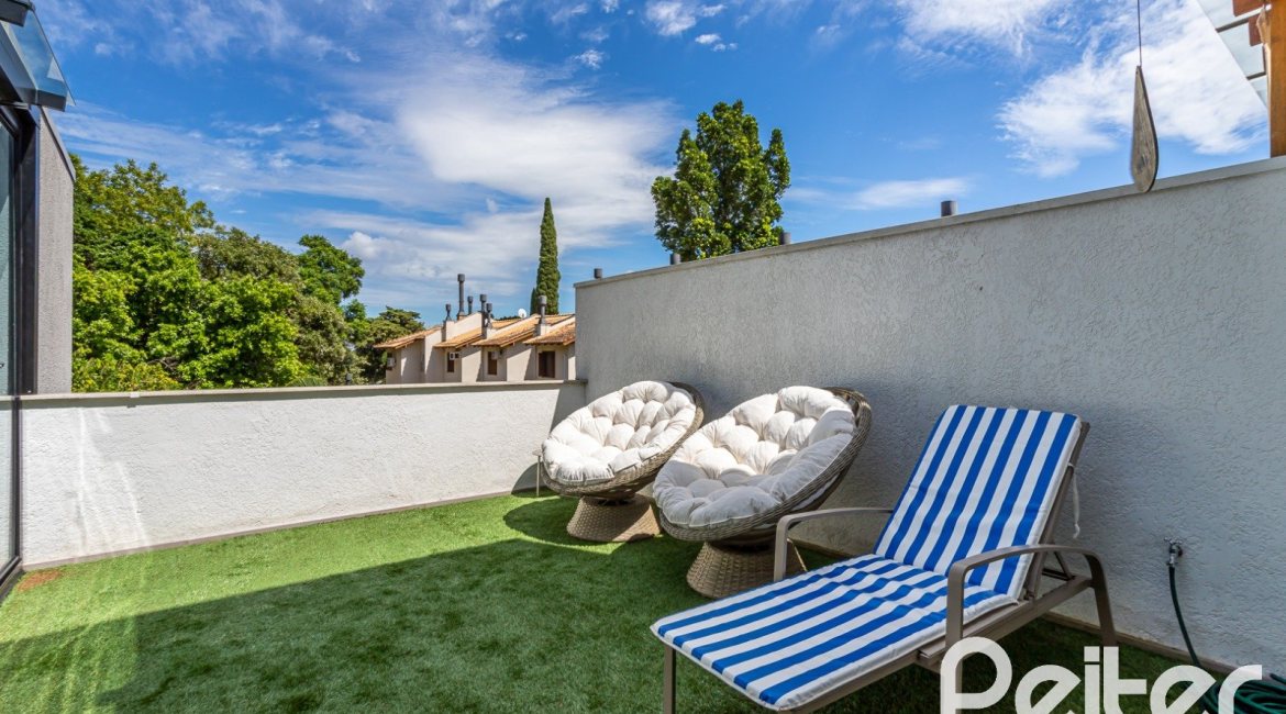 Casa em Condomínio à venda com 240m², 3 dormitórios, 1 suíte, 2 vagas, no bairro Tristeza em Porto Alegre