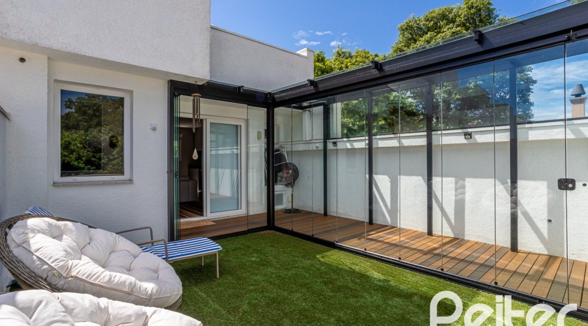 Casa em Condomínio à venda com 240m², 3 dormitórios, 1 suíte, 2 vagas, no bairro Tristeza em Porto Alegre