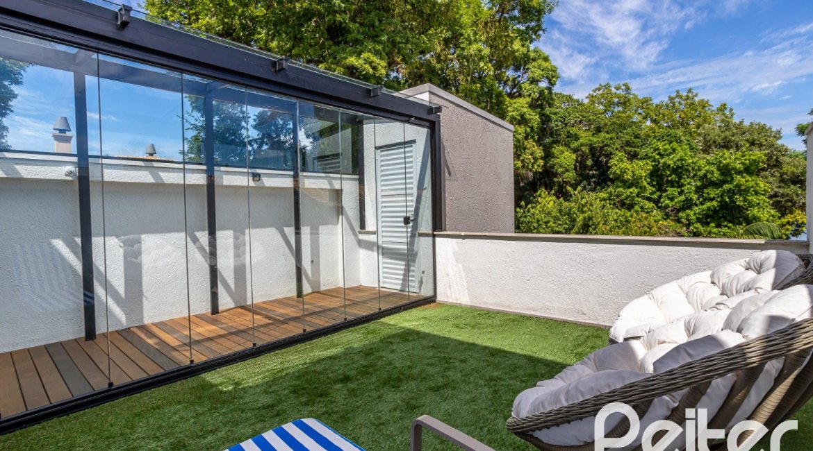 Casa em Condomínio à venda com 240m², 3 dormitórios, 1 suíte, 2 vagas, no bairro Tristeza em Porto Alegre