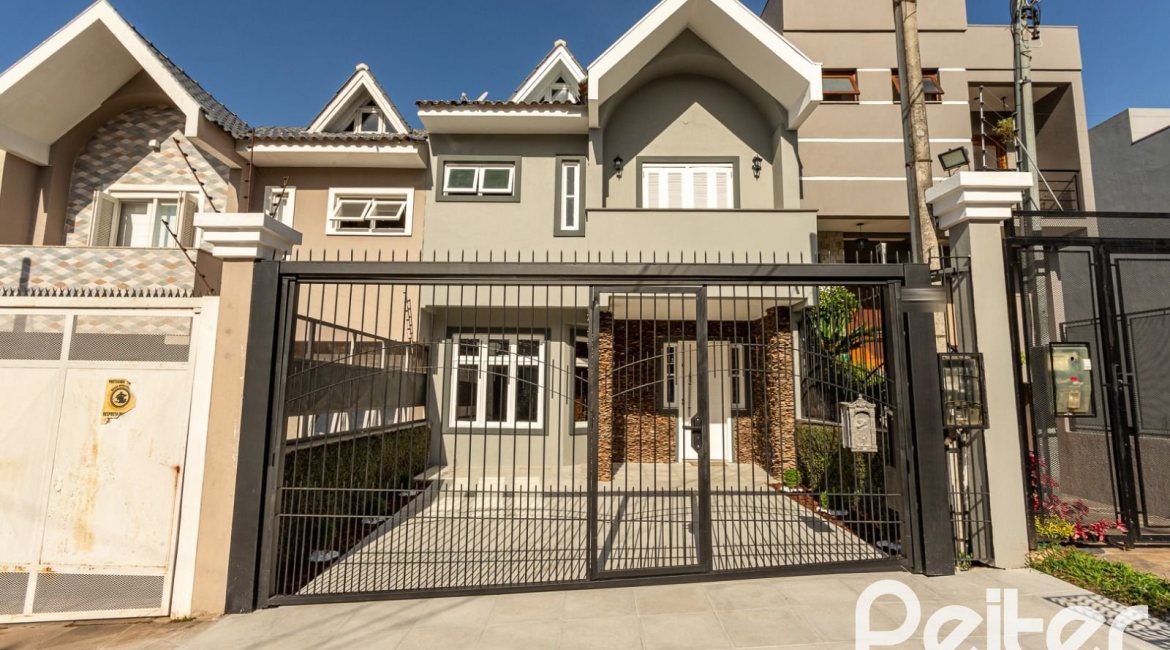 Casa à venda com 160m², 3 dormitórios, 1 suíte, 2 vagas, no bairro Ipanema em Porto Alegre