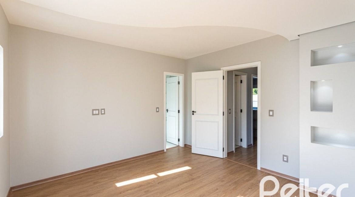 Casa à venda com 160m², 3 dormitórios, 1 suíte, 2 vagas, no bairro Ipanema em Porto Alegre