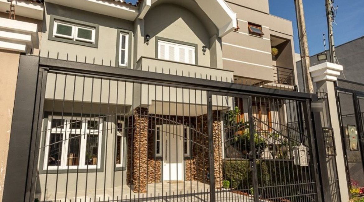 Casa à venda com 160m², 3 dormitórios, 1 suíte, 2 vagas, no bairro Ipanema em Porto Alegre