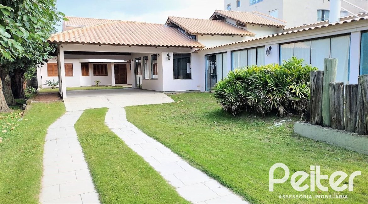 Casa à venda com 160m², 3 dormitórios, 3 suítes, 7 vagas, no bairro Centro em Tramandaí