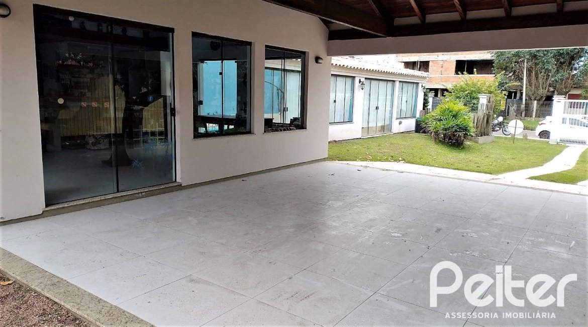 Casa à venda com 160m², 3 dormitórios, 3 suítes, 7 vagas, no bairro Centro em Tramandaí