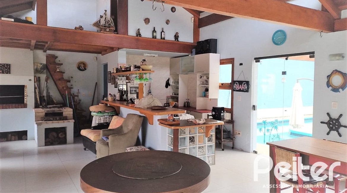 Casa à venda com 160m², 3 dormitórios, 3 suítes, 7 vagas, no bairro Centro em Tramandaí