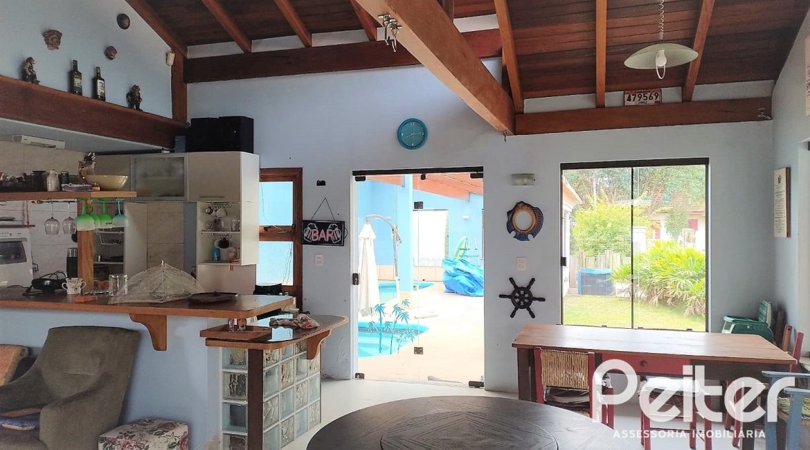 Casa à venda com 160m², 3 dormitórios, 3 suítes, 7 vagas, no bairro Centro em Tramandaí