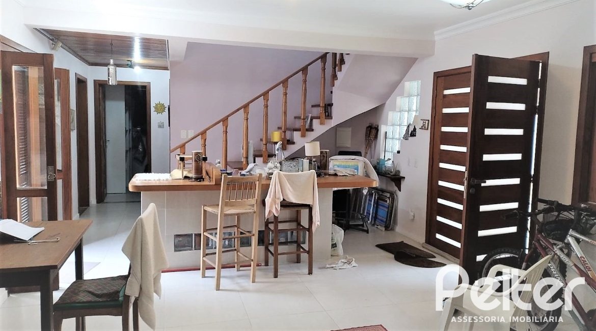 Casa à venda com 160m², 3 dormitórios, 3 suítes, 7 vagas, no bairro Centro em Tramandaí