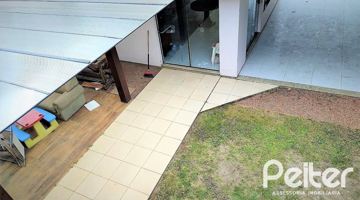 Casa à venda com 160m², 3 dormitórios, 3 suítes, 7 vagas, no bairro Centro em Tramandaí