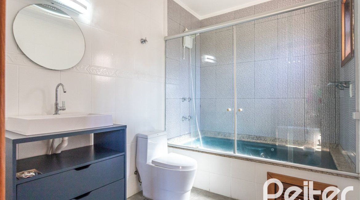 Casa à venda com 155m², 3 dormitórios, 1 suíte, 2 vagas, no bairro Guarujá em Porto Alegre