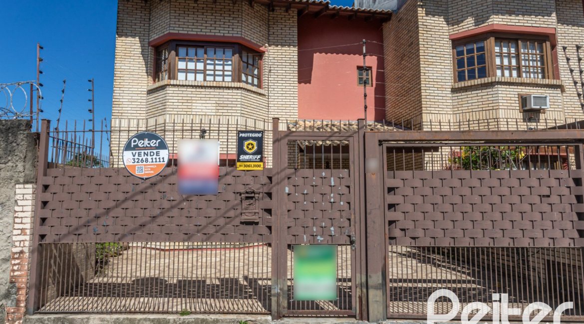 Casa à venda com 155m², 3 dormitórios, 1 suíte, 2 vagas, no bairro Guarujá em Porto Alegre