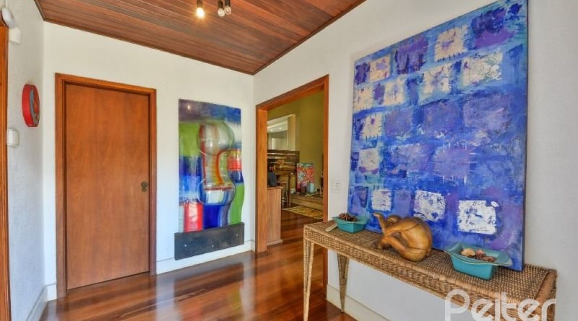 Casa à venda com 326m², 3 dormitórios, 1 suíte, 4 vagas, no bairro Ipanema em Porto Alegre