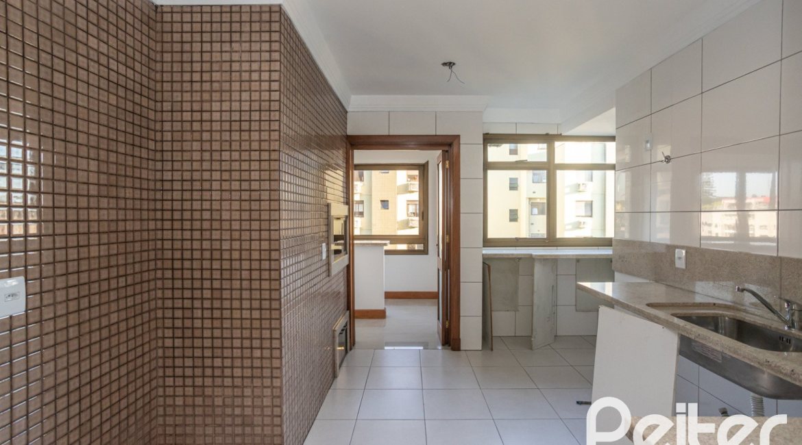 Apartamento à venda com 134m², 3 dormitórios, 1 suíte, 2 vagas, no bairro Tristeza em PORTO ALEGRE