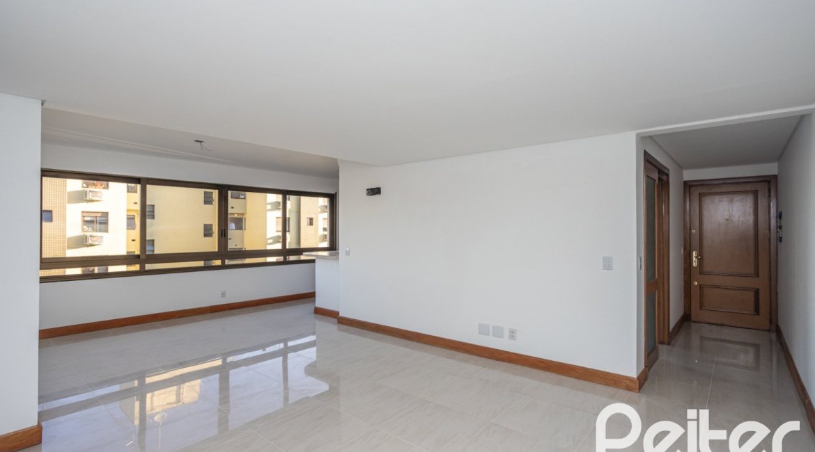 Apartamento à venda com 134m², 3 dormitórios, 1 suíte, 2 vagas, no bairro Tristeza em PORTO ALEGRE