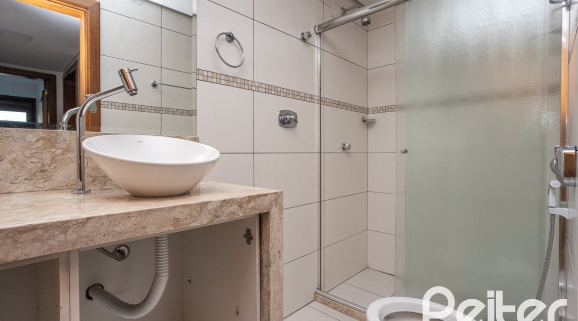 Apartamento à venda com 134m², 3 dormitórios, 1 suíte, 2 vagas, no bairro Tristeza em PORTO ALEGRE