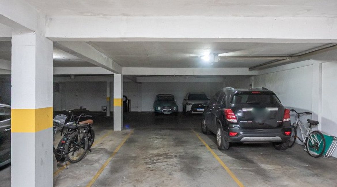 Apartamento à venda com 134m², 3 dormitórios, 1 suíte, 2 vagas, no bairro Tristeza em PORTO ALEGRE