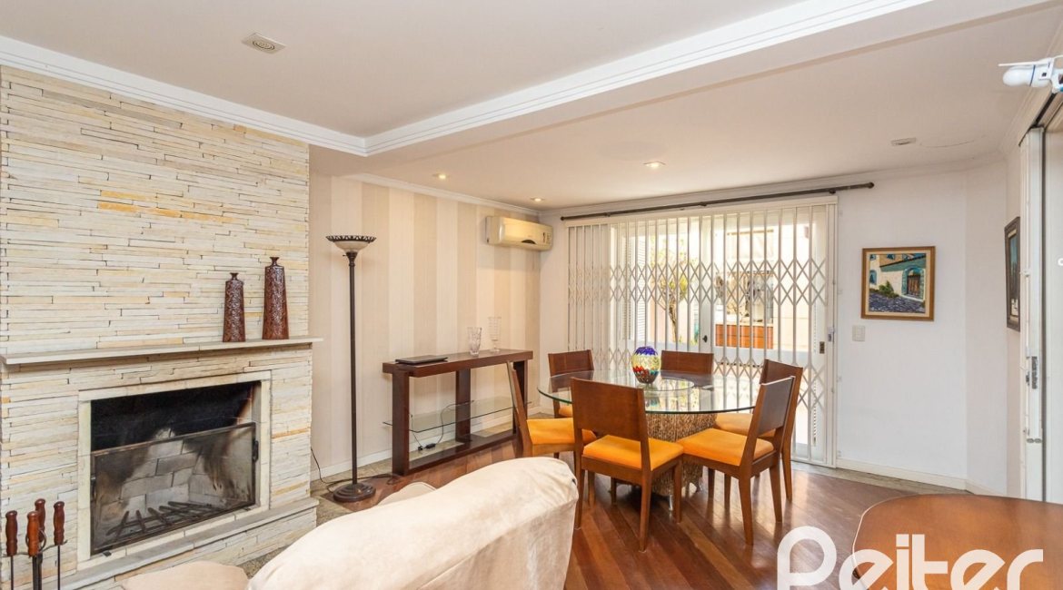 Casa em Condomínio à venda com 176m², 4 dormitórios, 2 suítes, 3 vagas, no bairro Ipanema em Porto Alegre