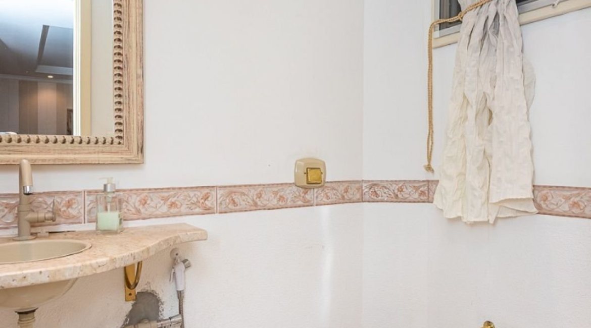 Casa em Condomínio à venda com 176m², 4 dormitórios, 2 suítes, 3 vagas, no bairro Ipanema em Porto Alegre