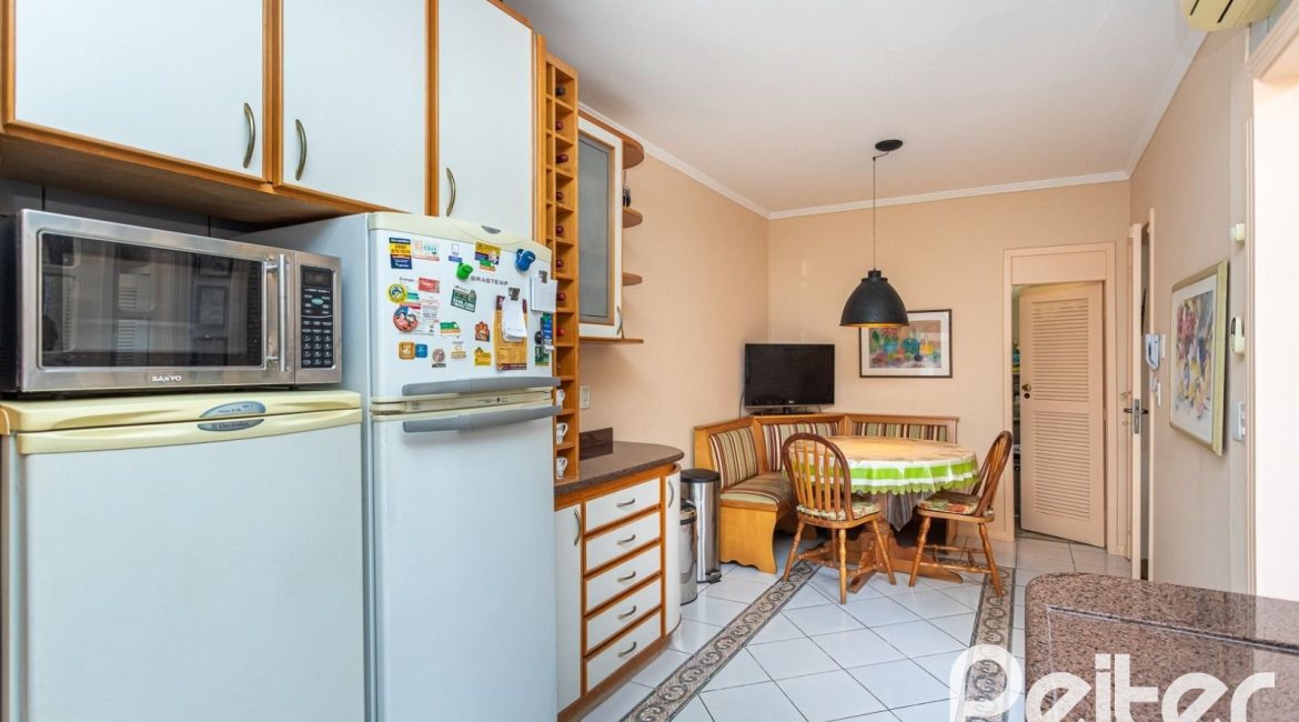 Casa em Condomínio à venda com 176m², 4 dormitórios, 2 suítes, 3 vagas, no bairro Ipanema em Porto Alegre