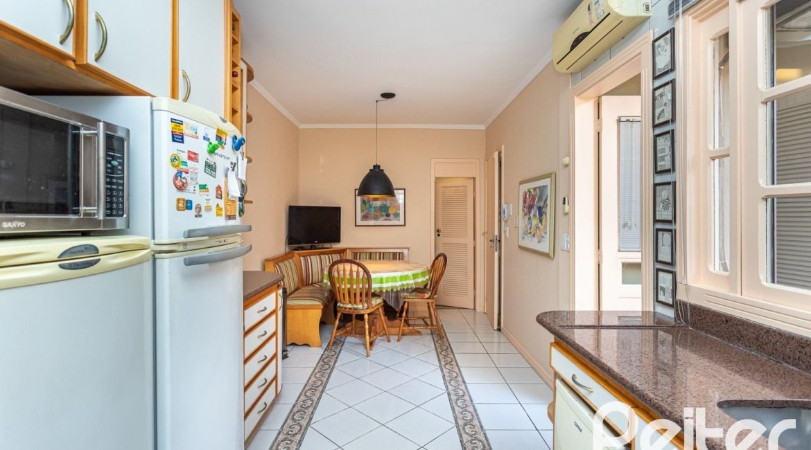 Casa em Condomínio à venda com 176m², 4 dormitórios, 2 suítes, 3 vagas, no bairro Ipanema em Porto Alegre
