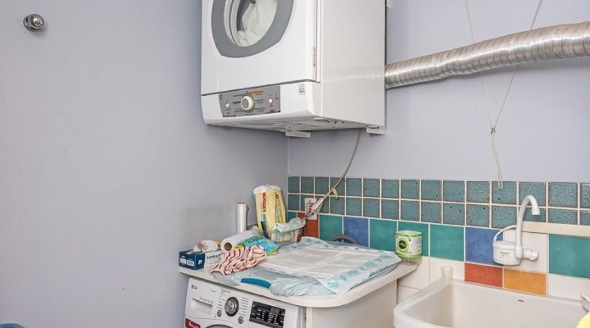 Casa em Condomínio à venda com 176m², 4 dormitórios, 2 suítes, 3 vagas, no bairro Ipanema em Porto Alegre