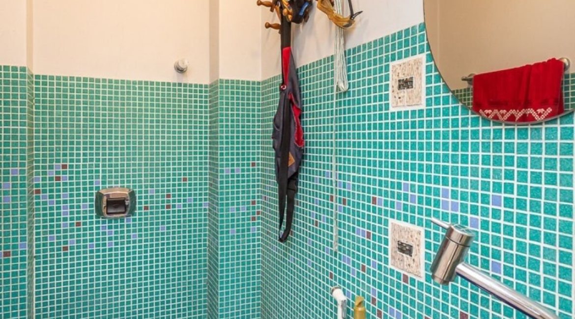 Casa em Condomínio à venda com 176m², 4 dormitórios, 2 suítes, 3 vagas, no bairro Ipanema em Porto Alegre