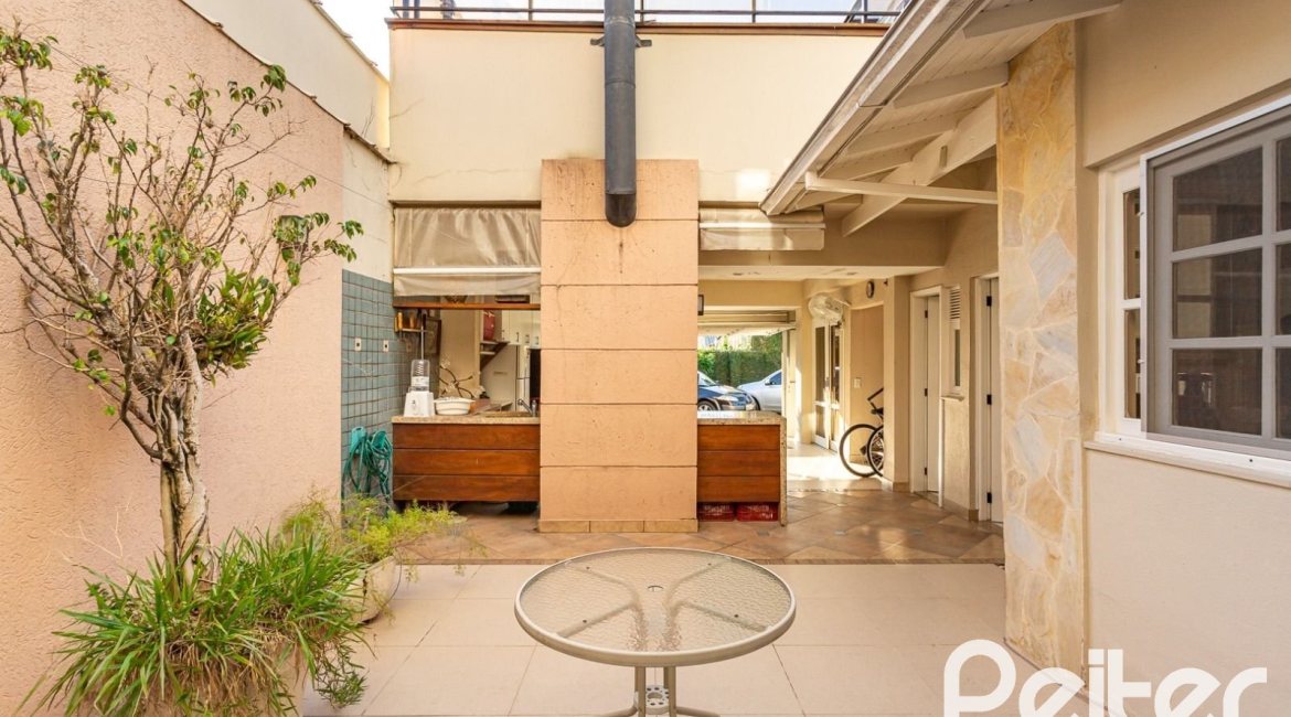 Casa em Condomínio à venda com 176m², 4 dormitórios, 2 suítes, 3 vagas, no bairro Ipanema em Porto Alegre