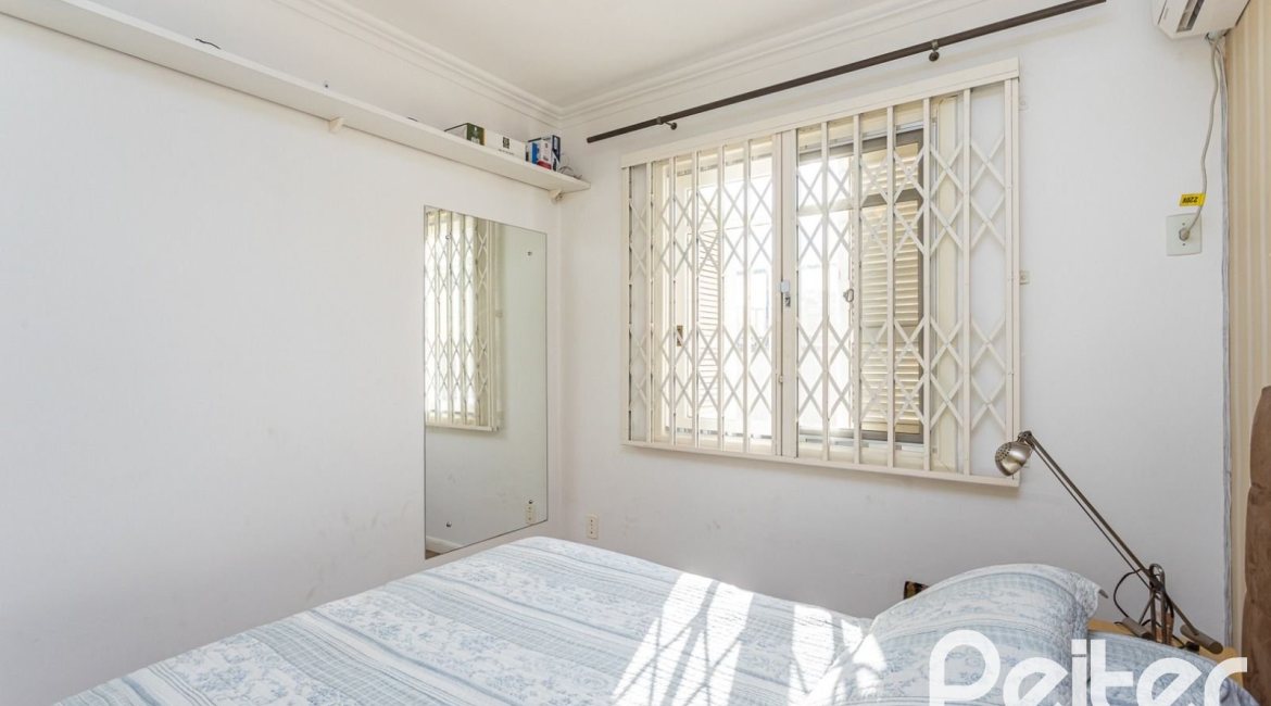 Casa em Condomínio à venda com 176m², 4 dormitórios, 2 suítes, 3 vagas, no bairro Ipanema em Porto Alegre