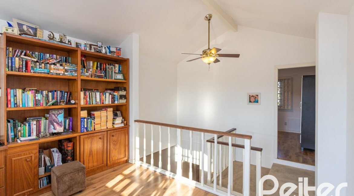 Casa em Condomínio à venda com 176m², 4 dormitórios, 2 suítes, 3 vagas, no bairro Ipanema em Porto Alegre