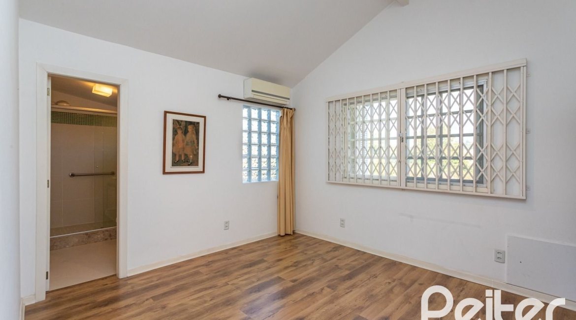 Casa em Condomínio à venda com 176m², 4 dormitórios, 2 suítes, 3 vagas, no bairro Ipanema em Porto Alegre