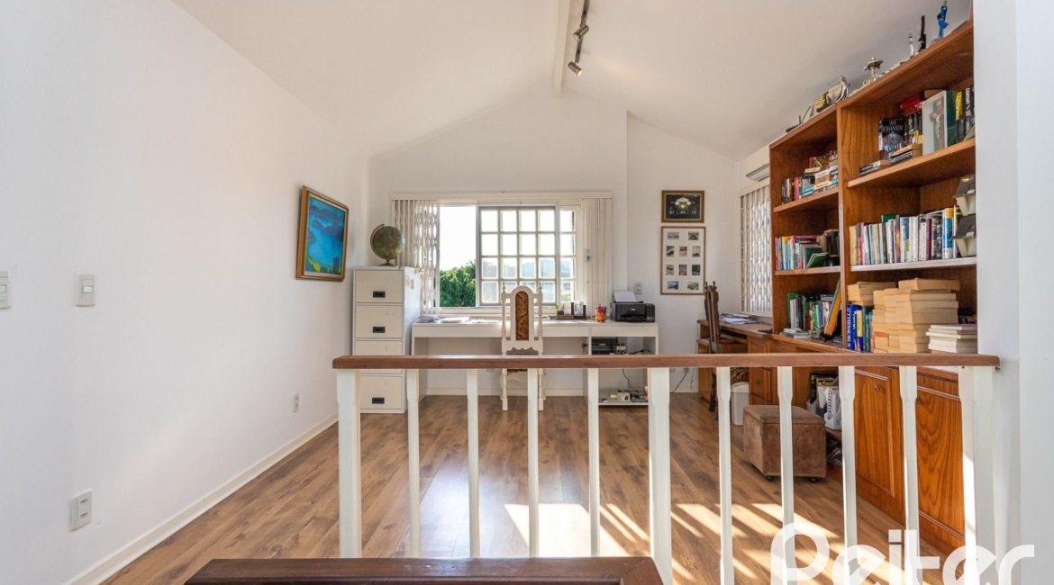 Casa em Condomínio à venda com 176m², 4 dormitórios, 2 suítes, 3 vagas, no bairro Ipanema em Porto Alegre