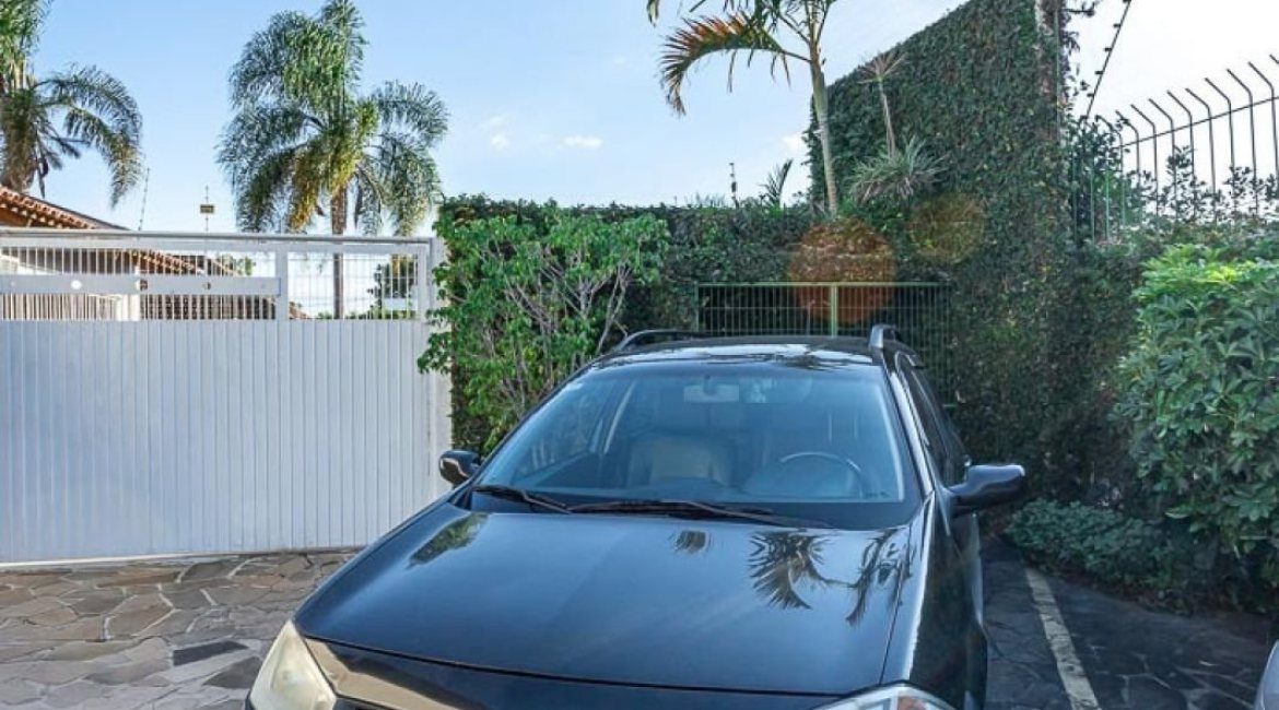 Casa em Condomínio à venda com 176m², 4 dormitórios, 2 suítes, 3 vagas, no bairro Ipanema em Porto Alegre