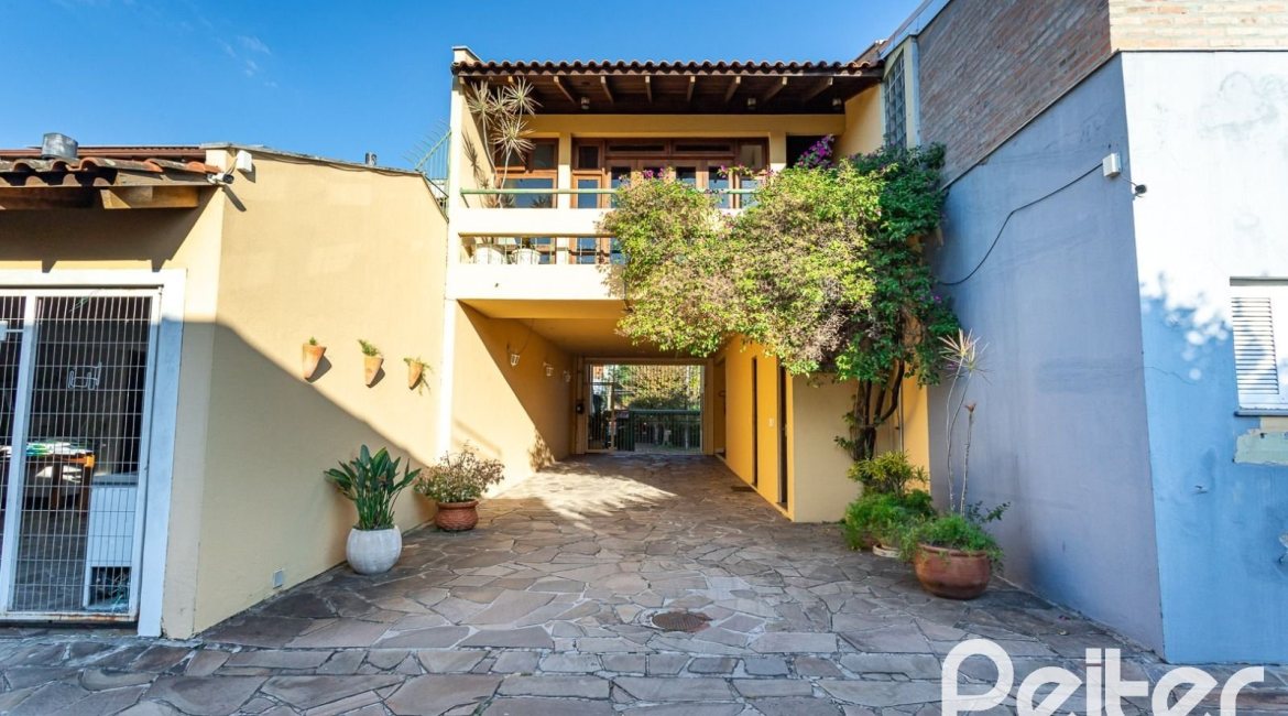 Casa em Condomínio à venda com 176m², 4 dormitórios, 2 suítes, 3 vagas, no bairro Ipanema em Porto Alegre