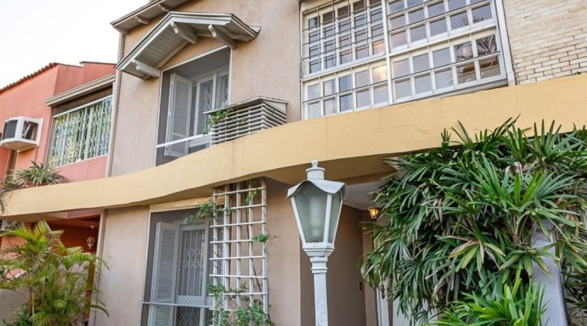 Casa em Condomínio à venda com 176m², 4 dormitórios, 2 suítes, 3 vagas, no bairro Ipanema em Porto Alegre