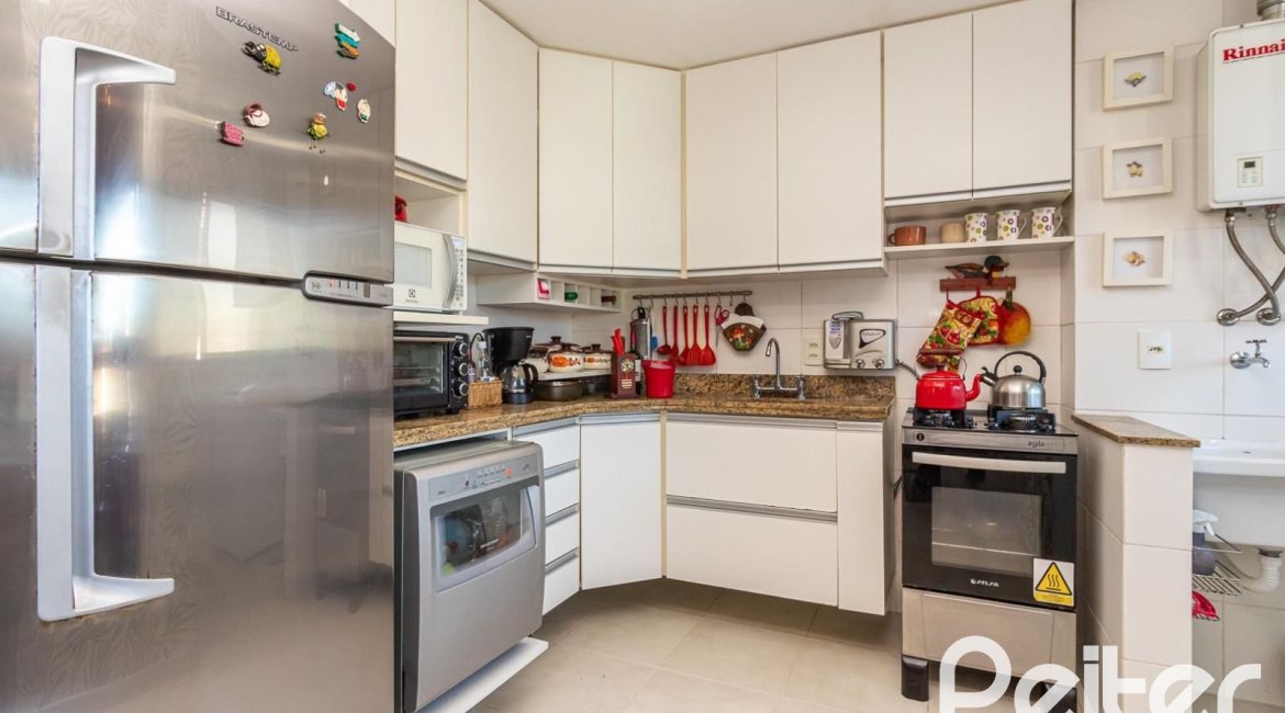 Apartamento à venda com 90m², 3 dormitórios, 1 suíte, 2 vagas, no bairro Tristeza em PORTO ALEGRE