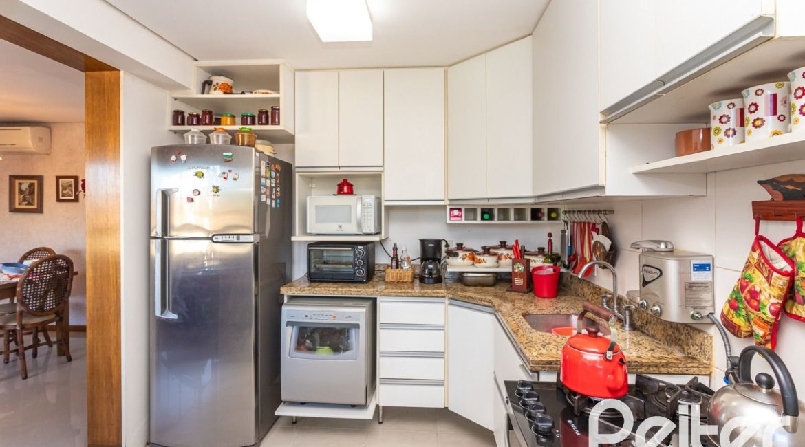 Apartamento à venda com 90m², 3 dormitórios, 1 suíte, 2 vagas, no bairro Tristeza em PORTO ALEGRE