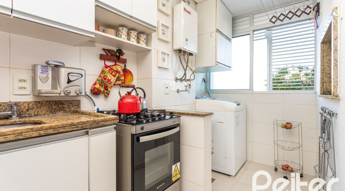 Apartamento à venda com 90m², 3 dormitórios, 1 suíte, 2 vagas, no bairro Tristeza em PORTO ALEGRE