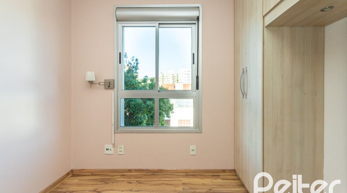 Apartamento à venda com 90m², 3 dormitórios, 1 suíte, 2 vagas, no bairro Tristeza em PORTO ALEGRE