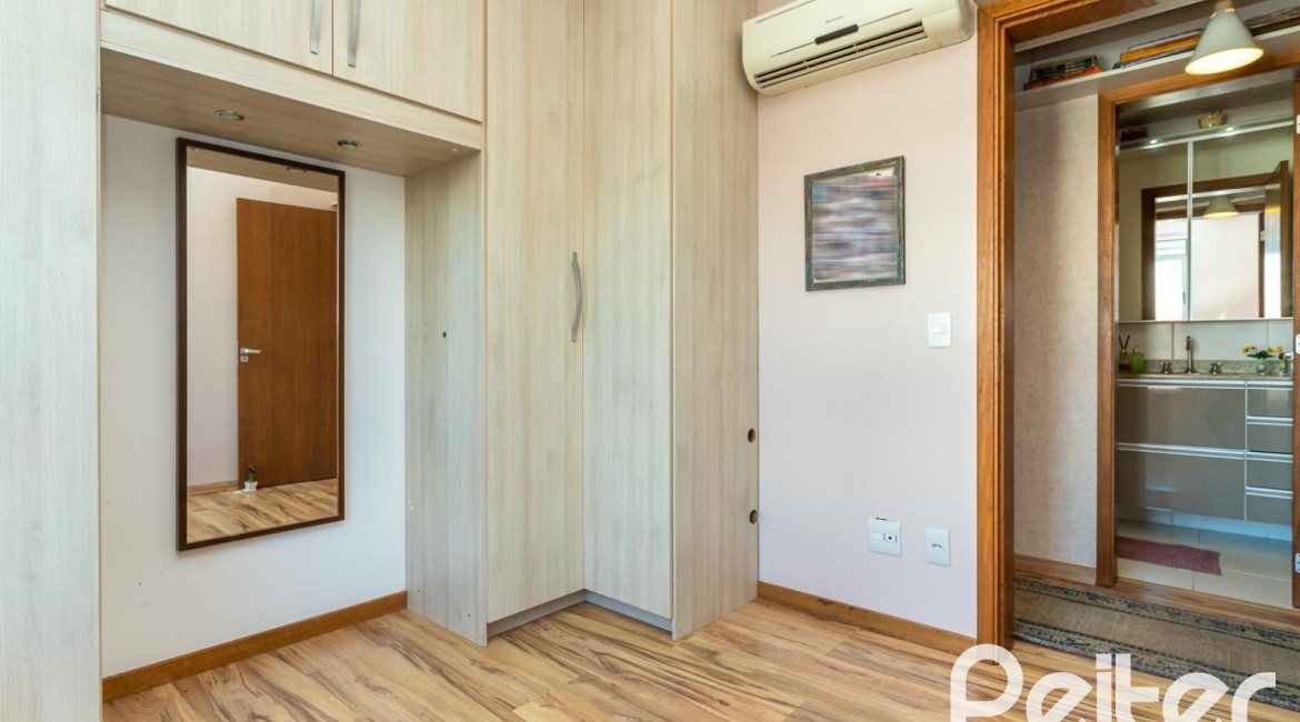 Apartamento à venda com 90m², 3 dormitórios, 1 suíte, 2 vagas, no bairro Tristeza em PORTO ALEGRE